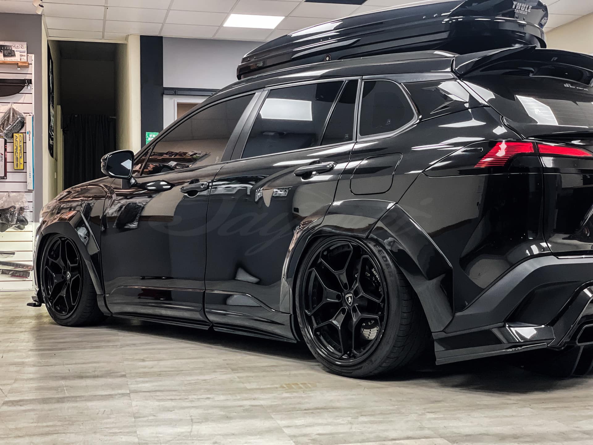 Corolla Cross 微寬體套件